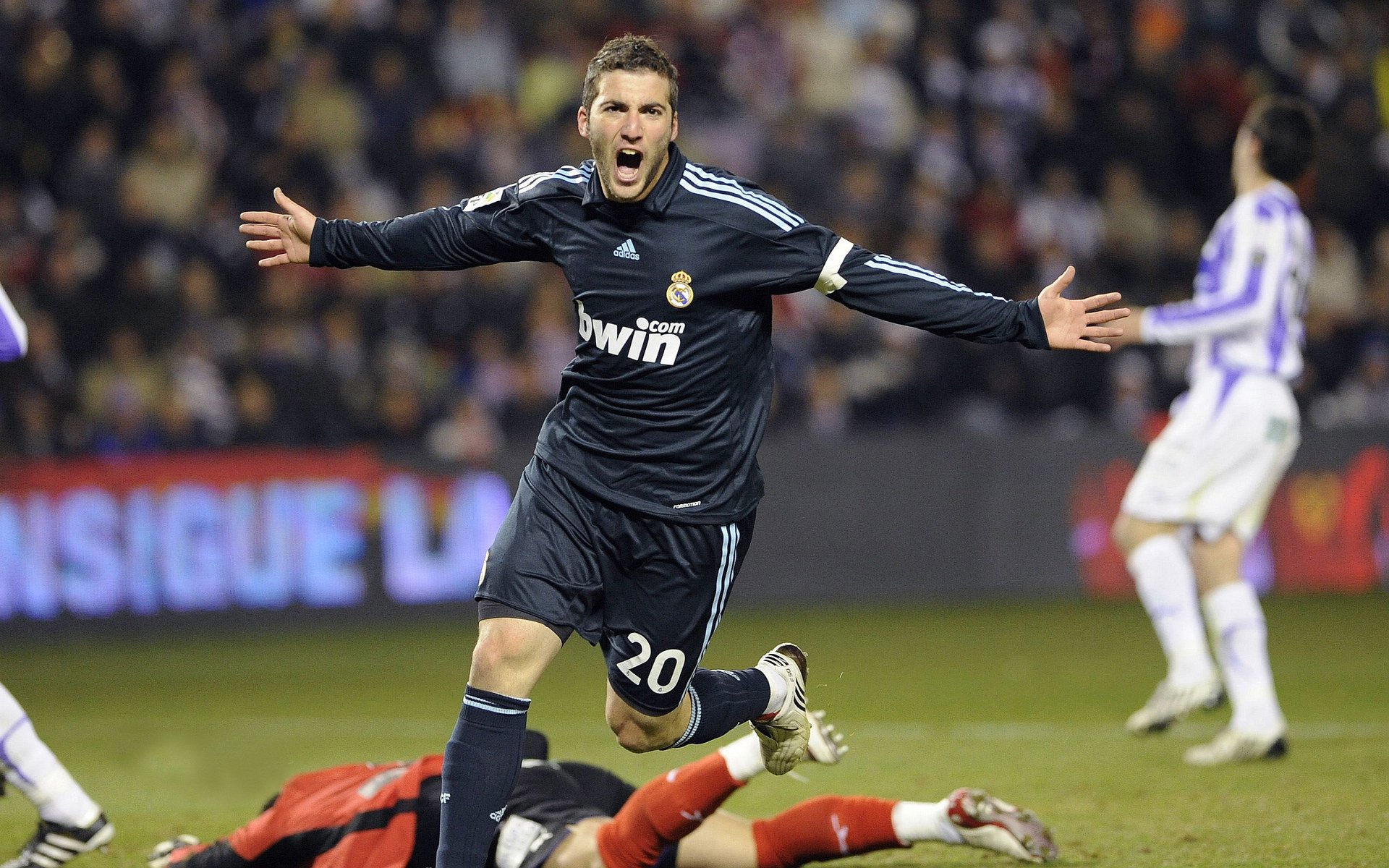 “法甲积分榜局势紧张，战况激烈升级”，法甲积分榜2020一2021